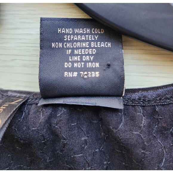 TOP-NUE OPTIONS-Black Sequins-Shirt Tail Bottom-3/4 Sleeves-Reflective-Size MED - Picture 7 of 14